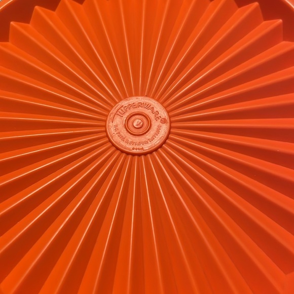 Vintage Tupperware Orange Servalier Lid in Good Condition Square 6 1/2” x 6 1/2” - Picture 3 of 8